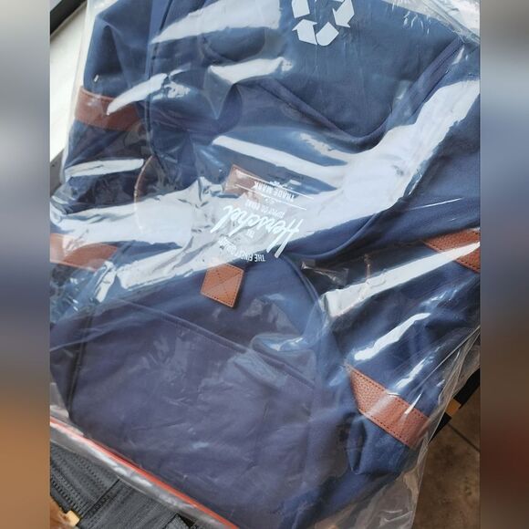 Herschel Novel Duffle Bag (Navy) - Picture 4 of 4